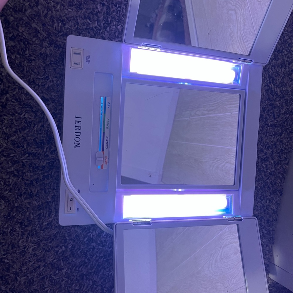 mirror that lights up